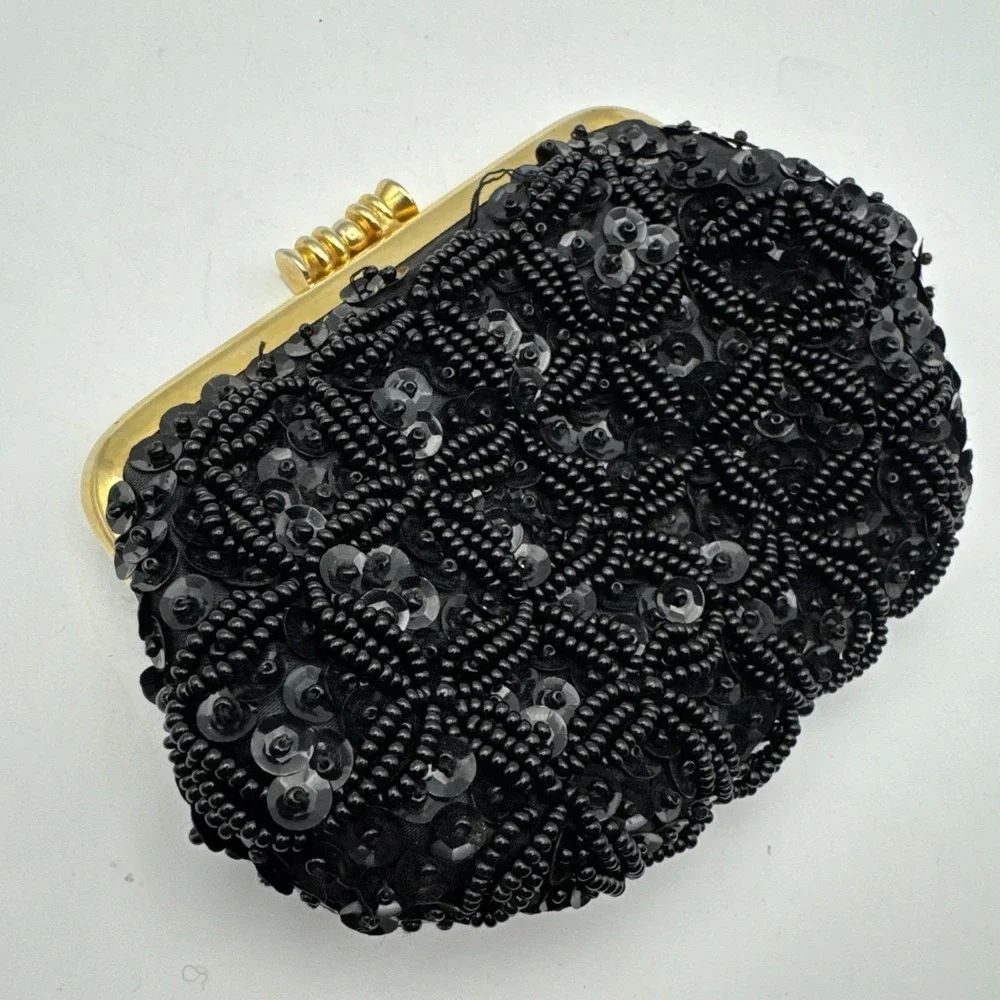 Vintage SAFCO small Black Beaded and Sequin Kiss Closure‎ Clutch